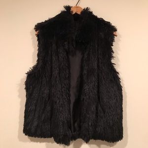 SIZE Large: Black Faux Fur Vest